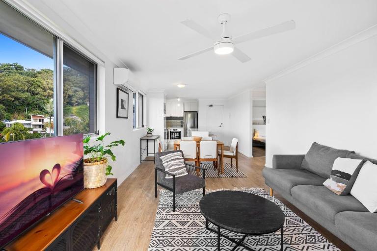 Salty Sea Breeze Burleigh Beachside Escape - B&B Gold Coast