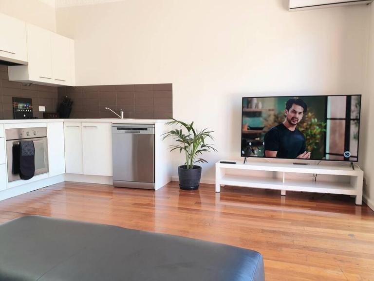 Port Melbourne Victorian Cottage - B&B Melbourne
