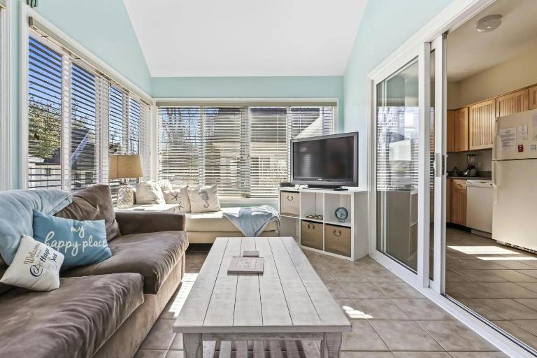 Cottages at Summer Village Beach Get-A-Way - B&B Wells