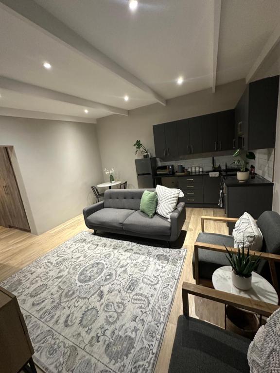 Somerset-West PRIME SPOT- Solar Powered! - B&B Cape Town