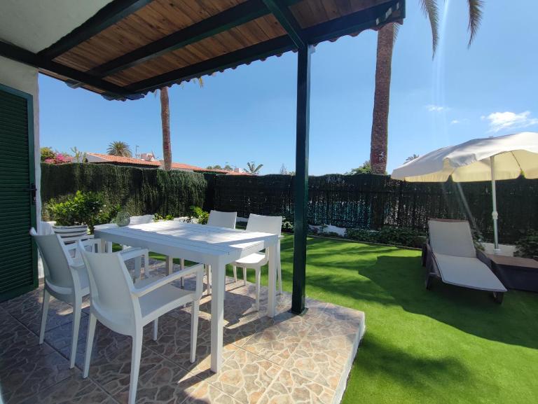 Bungalow next Yumbo Center - B&B Playa del Inglés