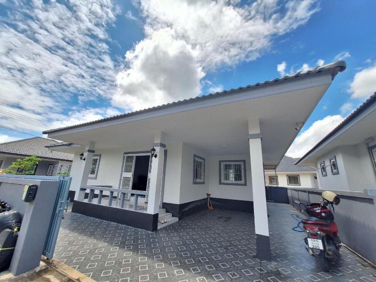 3-Bedroom Chiang Mai House with Parking & Garden - B&B San Sai