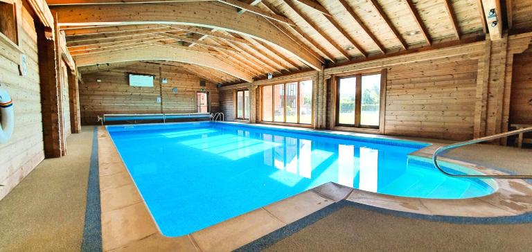The Victorian Barn, Self-Catering Holidays with Pool and Hot Tubs, Dorset - B&B Woolland