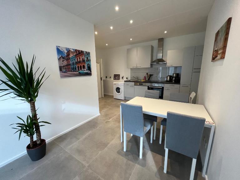 HomesNRW - Zentral , Parkplatz , Familien - Ferienwohnung Bergisch Gladbach