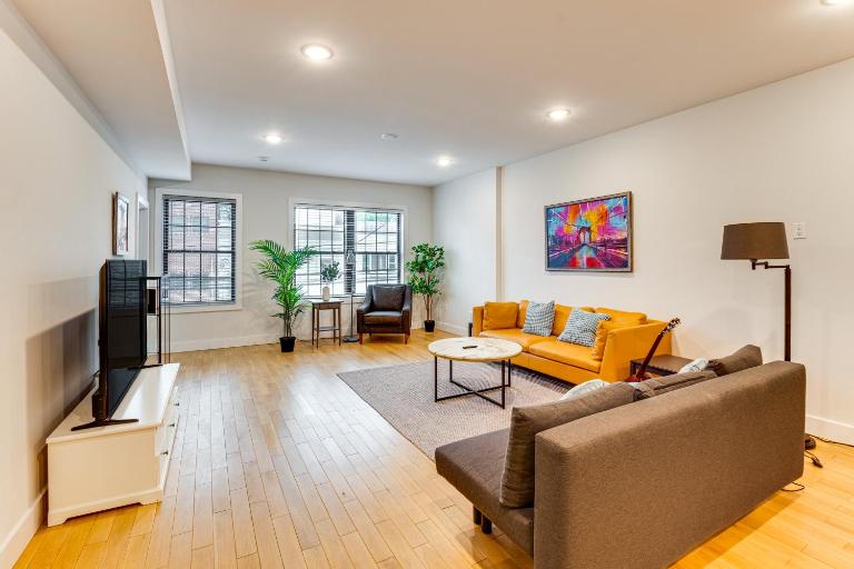 Walk to Journal Square: Modern Apt ~ 4 Mi to NYC! - B&B Jersey City