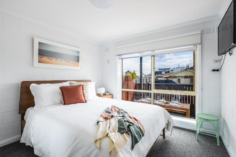 Metres from the Beach, Outdoor Area, Spacious - Bed and Breakfast Ocean Grove