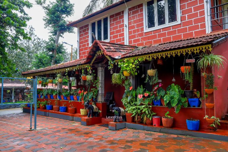 D signature Homestay By Lexstays - B&B Kushālnagar
