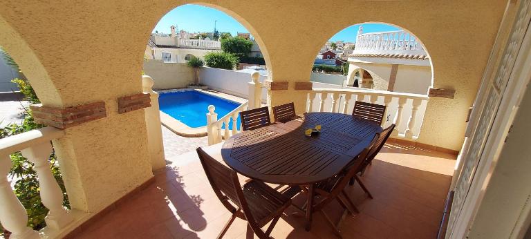 Villa Bélgica en Gran Alacant - B&B Puertomarín