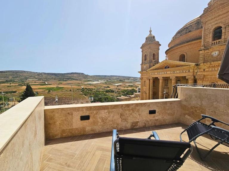 Scenic Views - A Stylish Getaway in Mgarr - Chambres d'hôtes Mġarr