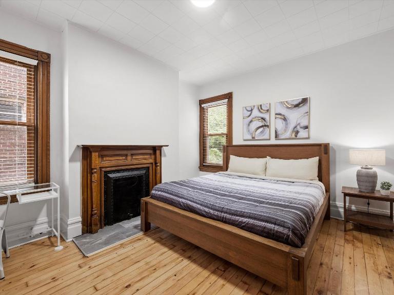 Oakland, Pittsburgh !D Modern and Stylish Private Bedroom with Shared Bathroom - B&B Pittsburgh