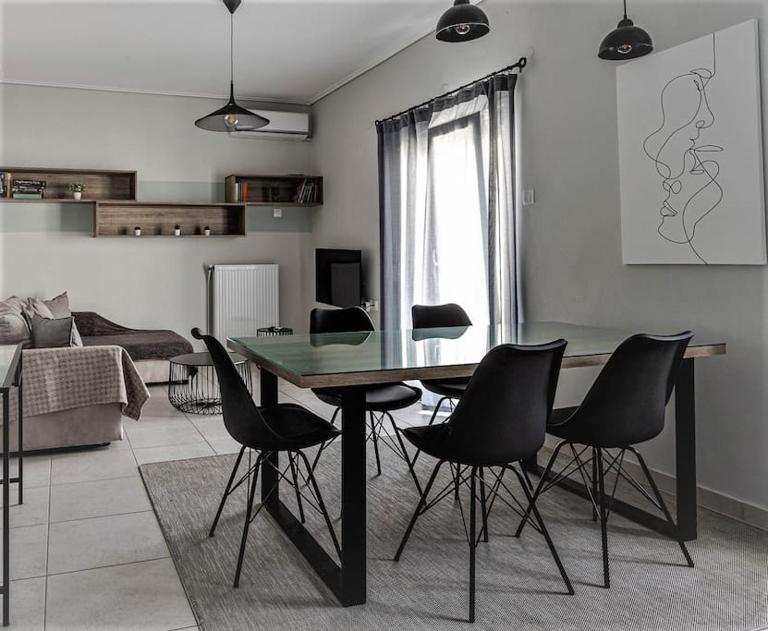 Minimal Central Apartment By The Sea - Ferienwohnung Volos