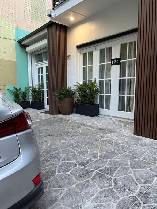 Convenient Spacious Studio with Free Parking - Bed and Breakfast Sydney