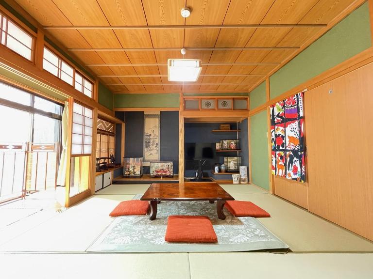 道後7分 - 松山城徒歩圏 - 南町駅2分 - 無料駐車場 - 一軒家貸切 - 最大11名 - スーパー徒歩3分 - Ferienwohnung Matsuyama