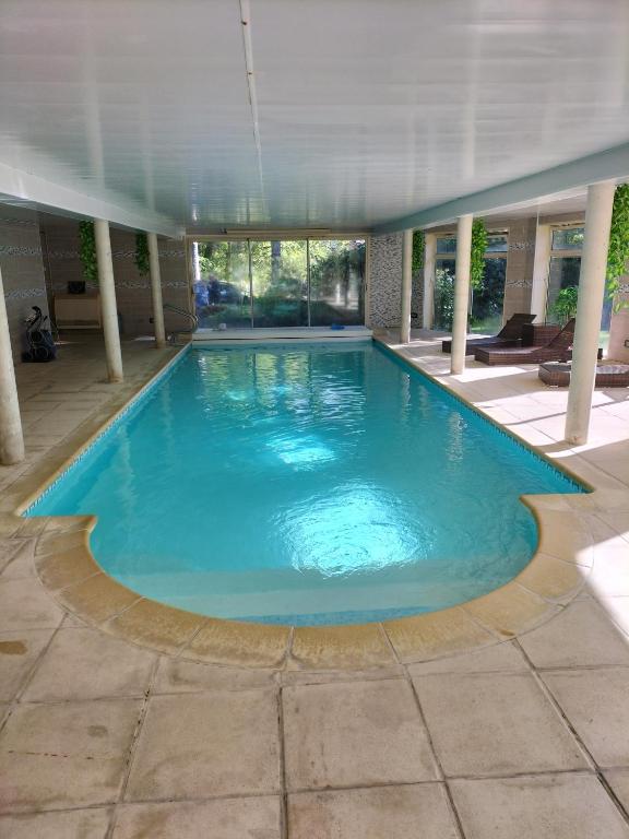 Au Charme du Lac Espace bien être et Piscine chauffé proche parc et restaurant du casino - Chambres d'hôtes Forges-les-Eaux