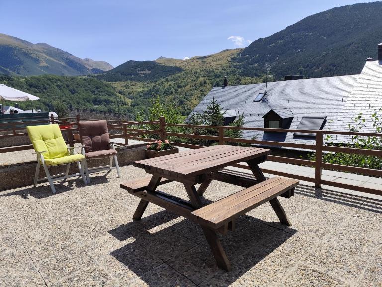 Apartamento con gran terraza y vistas panorámicas en Taüll, con plaza de parking - B&B Taüll
