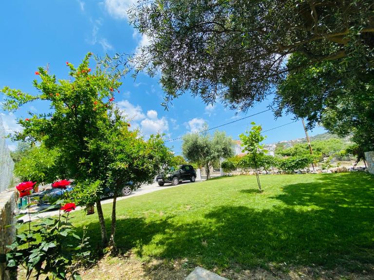 Chrisi Holiday Home - 500 sqm Private Gardens & Nature View - 300m by the sea - Bed and Breakfast Almirida