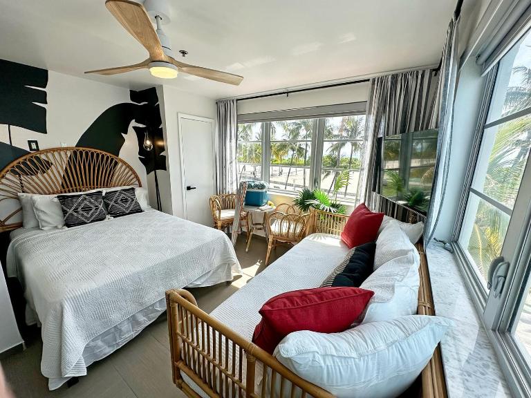 Ocean Drive Oasis Beach Views South Beach Miami - B&B Miami Beach