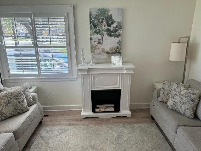 Cozy Neutral Farmhouse, Coffee provided, Relaxation optional - B&B Muskegon