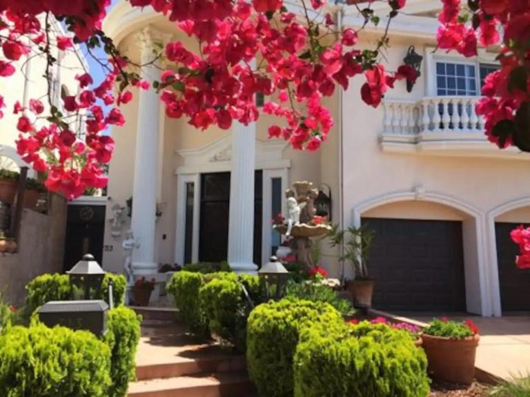 Entire Second Flr - Santa Monica Luxury Roman Villa - B&B Los Angeles