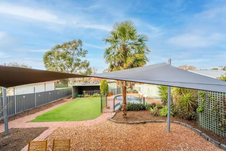 Cambridge House, Bendigo - Bed and Breakfast Bendigo