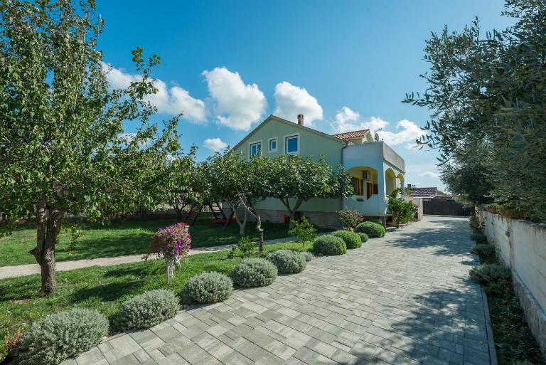 Holiday home Antonia with pool - Ferienwohnung Galovac