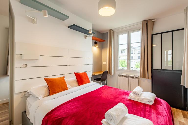 Cozy 1-bedroom apartment with all amenities near iconic Montmartre neighbourhood - Bed and Breakfast Parijs