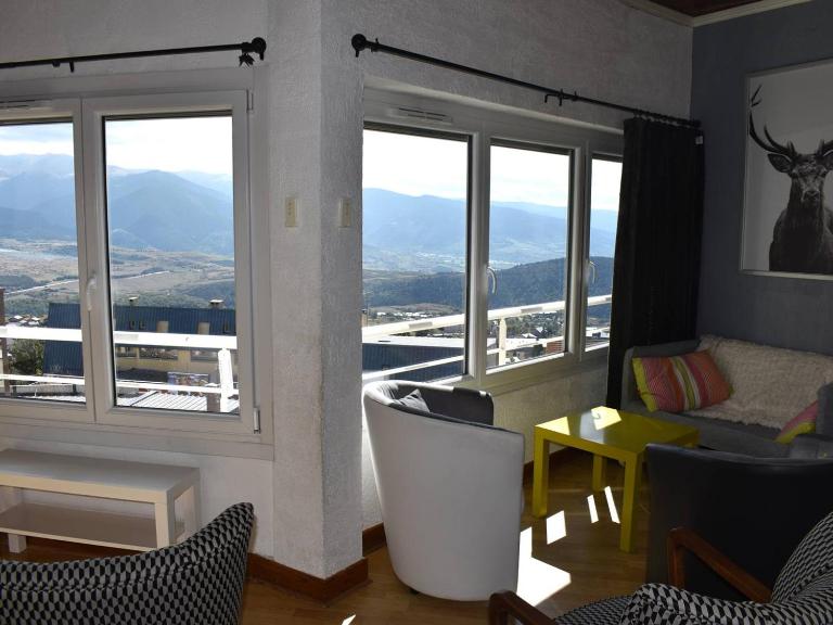 Grand appartement 7 pers en centre-ville de Font-Romeu avec vue sur les Pyrénées - FR-1-580-116 - Chambres d'hôtes Font-Romeu