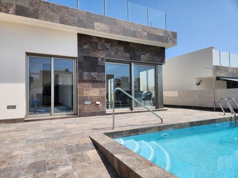 Fee4Me Villa, Pool, Roofterrace & Relax - B&B Alicante