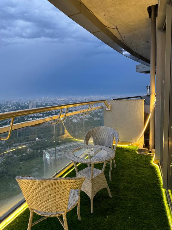 Grey Stone 41th floor river&city view - B&B Noida
