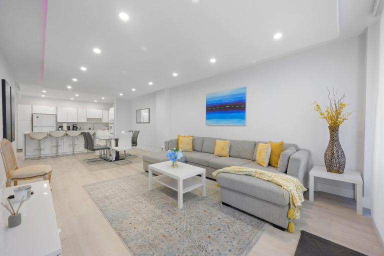 Comfortable and broad apartment in O-Reserve near on the beach - B&B Sunny Isles Beach