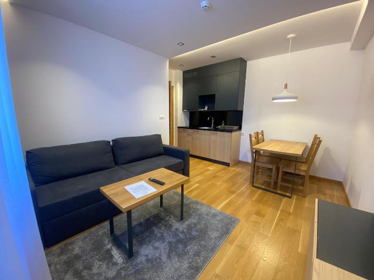 Pahuljica Retreat - Aparthotel Zlatni Javor - Bed and Breakfast Jahorina