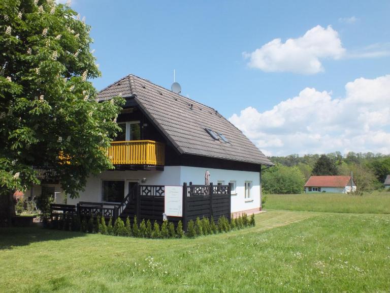 Ferienhaus Moni mit 2 separaten Wohnungen am Silbersee - Chambres d'hôtes Frielendorf