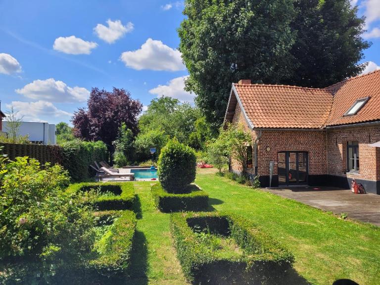 ferme de caractère avec piscine et cheminée - Chambres d'hôtes Sainghin-en-Mélantois