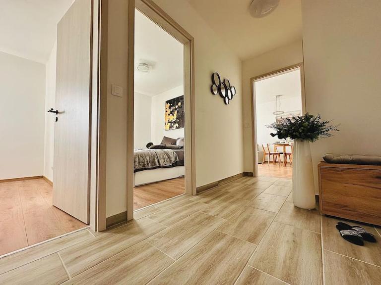 Park West Terrace - Free garage parking - 2 separate bdr - AC - Self check-in - B&B Budapest