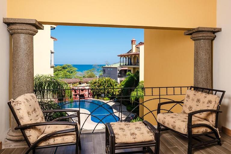 Wake Up to Ocean Views, Pool, Walk to Sandy Beach - B&B Tamarindo