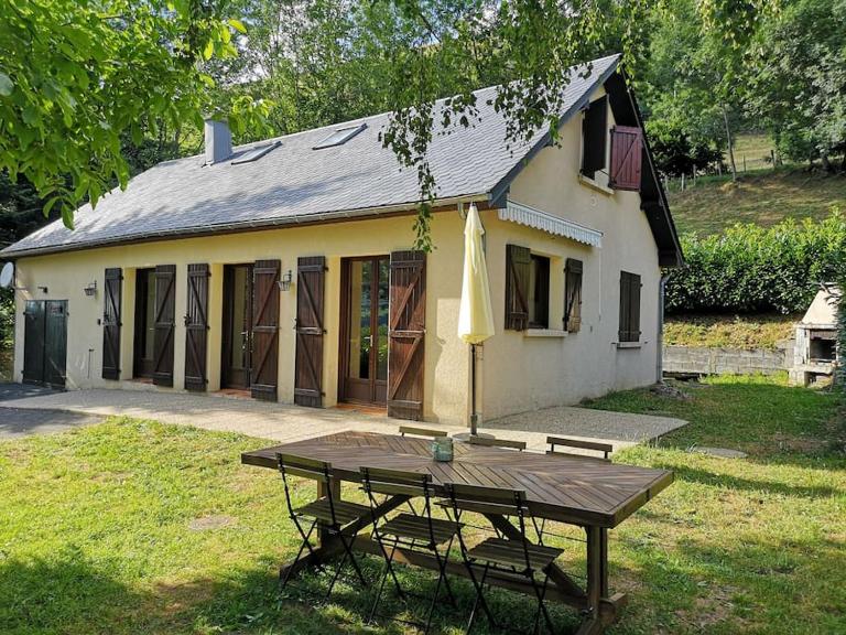 Charmant gîte de montagne avec cheminée - Bed and Breakfast Saint-Paul-de-Salers