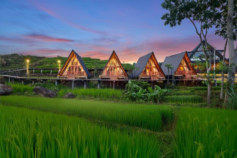 Asmaraloka Villa & Resto - B&B Kemloko