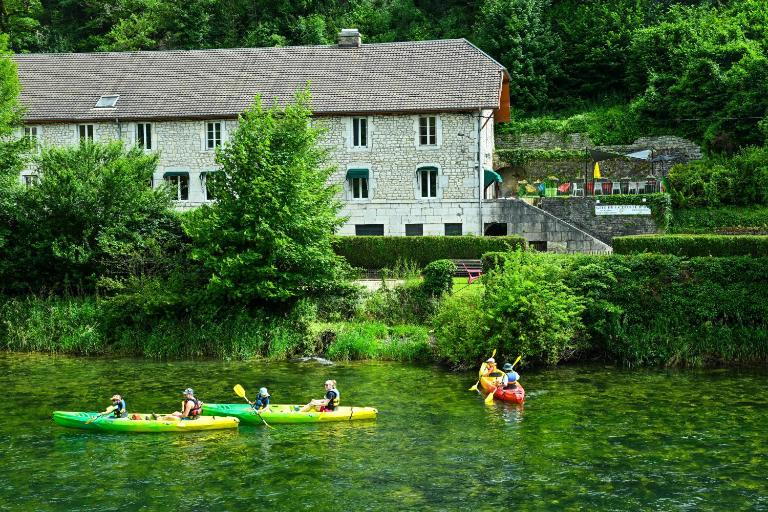 Privatisez un ancien hôtel Gîte de groupe La Truite d Or au bord de la rivière à partir de 39 euros pers nuit - B&B Lods