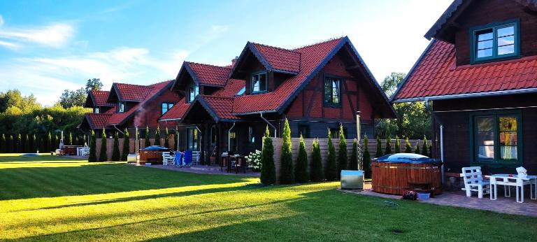 Mazurskie Domy "Nad Kisajnem" - B&B Pierkunowo