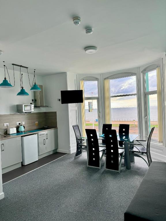 The Charlton - Sea Front Apartments & Studio Rooms - B&B Blackpool