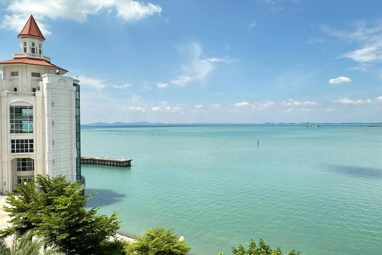 Straits Quay Highest Floor Infinity SeaView Suite - Bed and Breakfast Tanjung Tokong