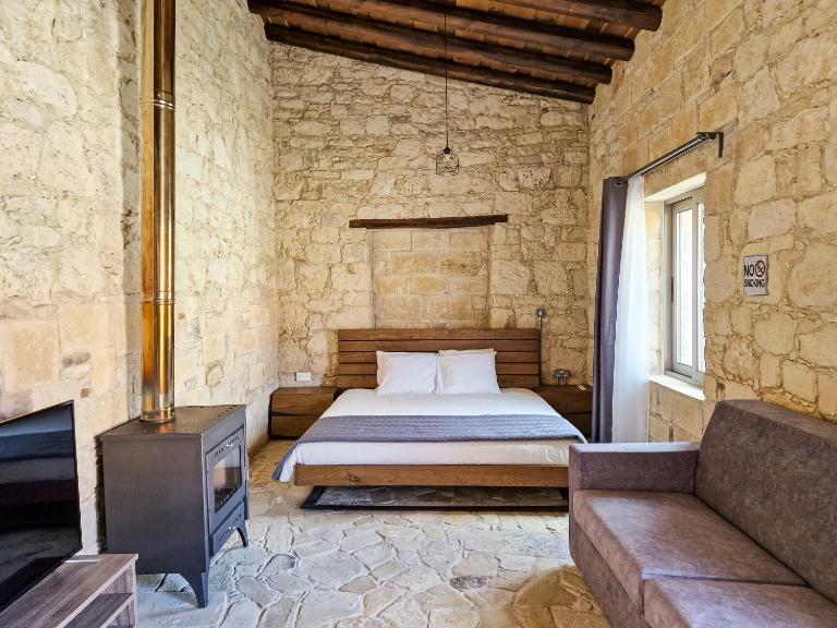 Andre Marie Stonewood Retreat - B&B Limassol