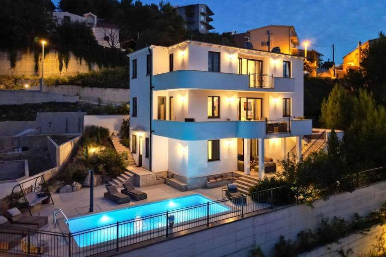 Luxury Apartment With Breathtaking View & Private Pool - Ferienwohnung Podstrana