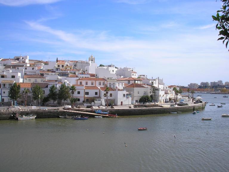 Spacious Apartment in Old Ferragudo Village - Chambres d'hôtes Ferragudo