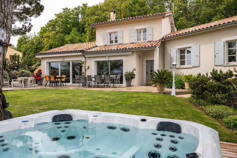 La Villa Moursoise 4 Etoiles - B&B Mours-Saint-Eusèbe