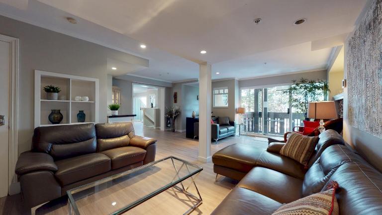LAGOONS 20 Village location Rare 5BDR Condo With Private Hot Tub - Chambres d'hôtes Whistler