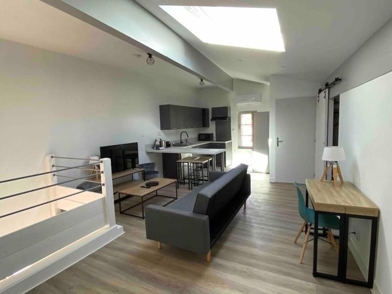 3 pièces silencieux plein centre parking clim patio - Chambres d'hôtes Foix