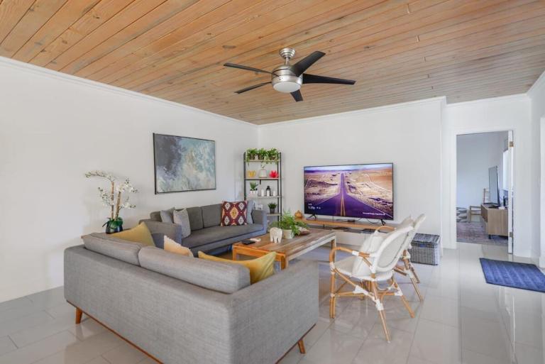 Charming House with Private Pool n Coral Gable - Chambres d'hôtes Miami