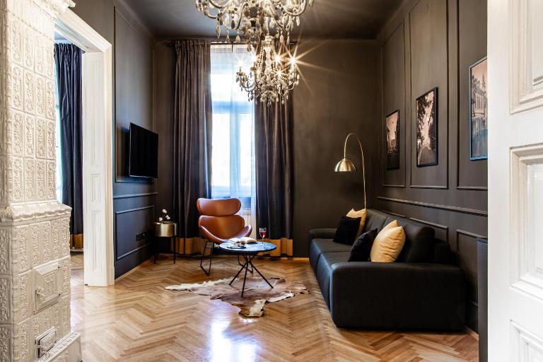 Barocco apartment, Zagreb city center, self check-in, 2nd floor, no elevator - B&B Zagreb