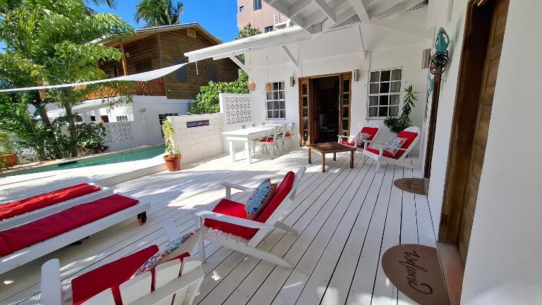 Amanda's Place Casita Carinosa - pool and tropical garden - B&B Caye Caulker